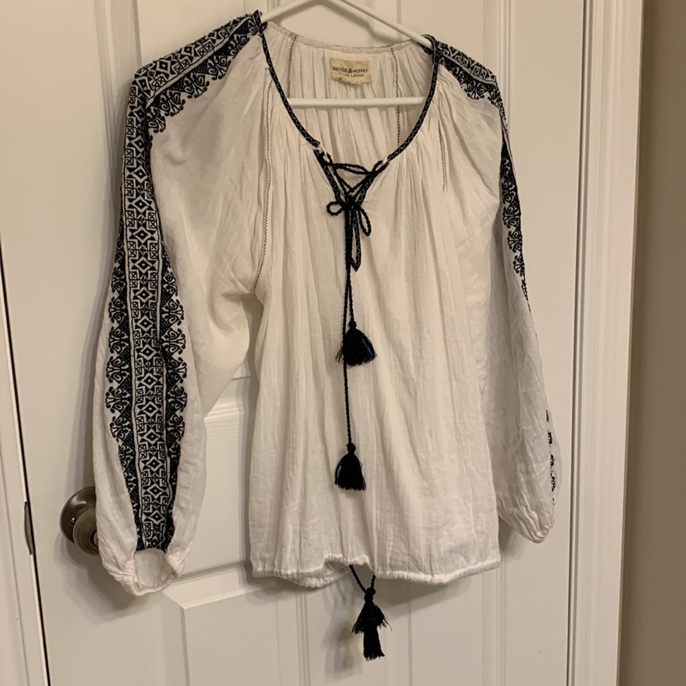 White and black gauzy cotton fabric ph Asante style top
